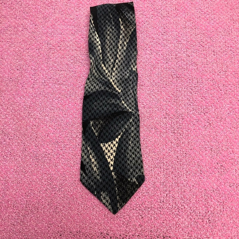 Via Men's Black Silver Houndstooth Plaid Necktie